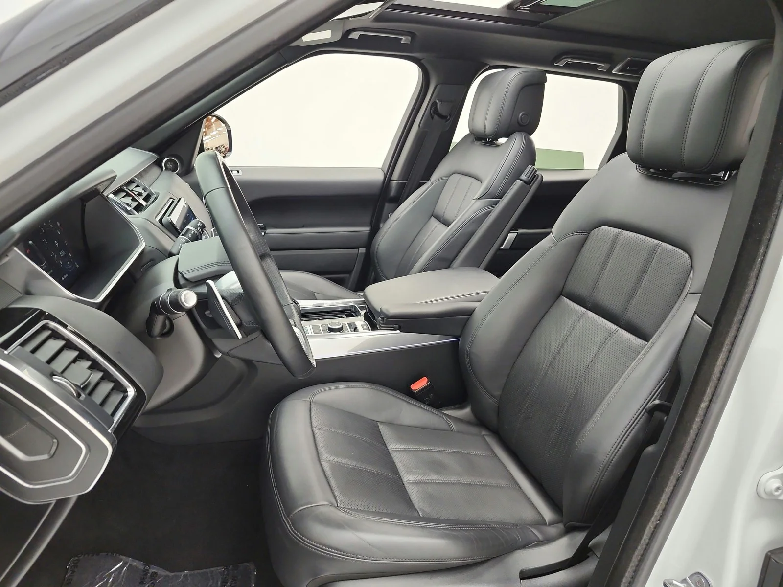 Used 2022  Land Rover Turbo i6 MHEV HSE Silver Edition image 15