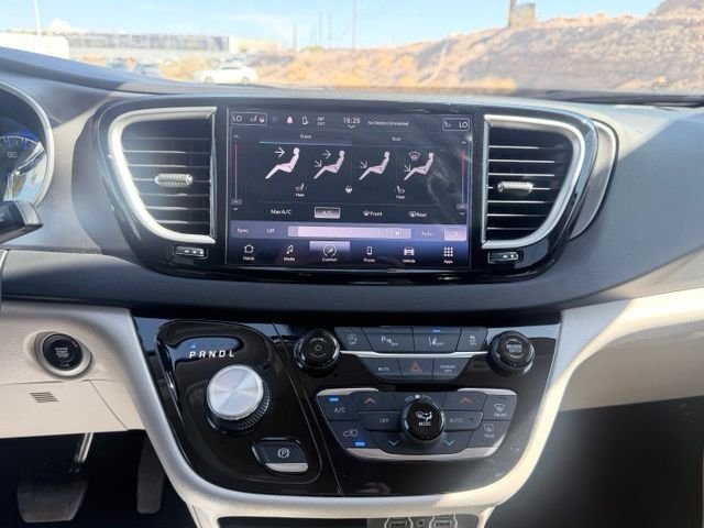 2023 Chrysler Pacifica Touring L - Photo 15