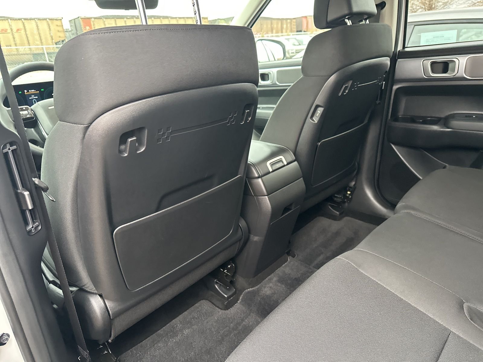 2025 Hyundai Santa Fe SE - Photo 18