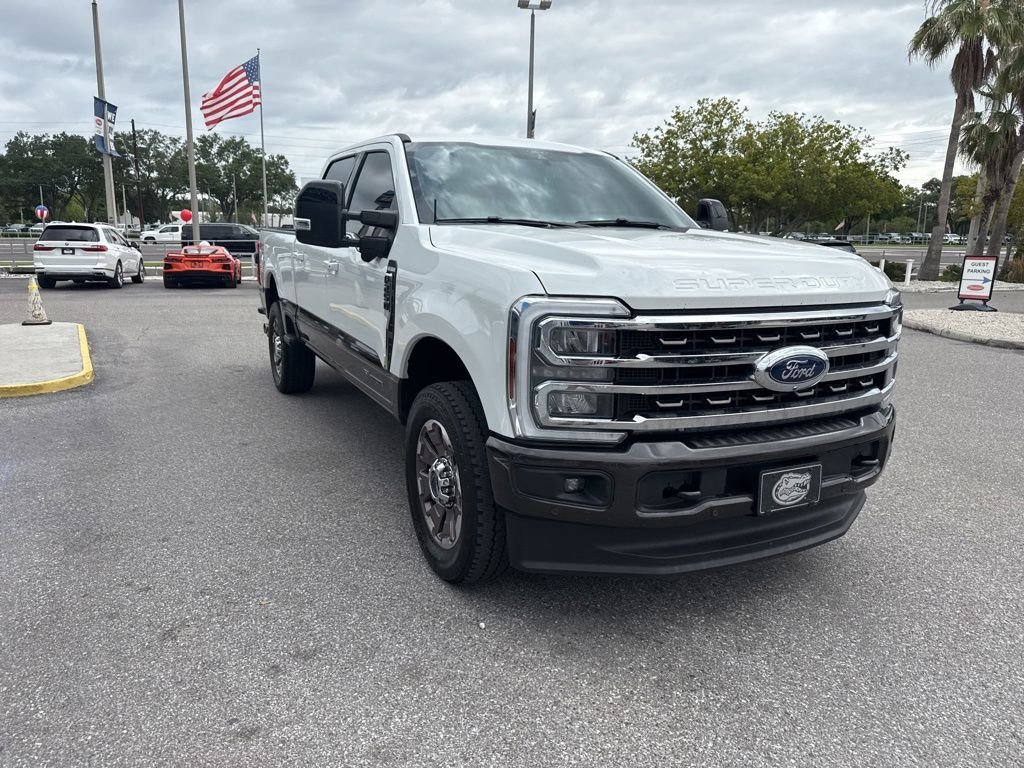 Used 2025  Ford King Ranch image 4