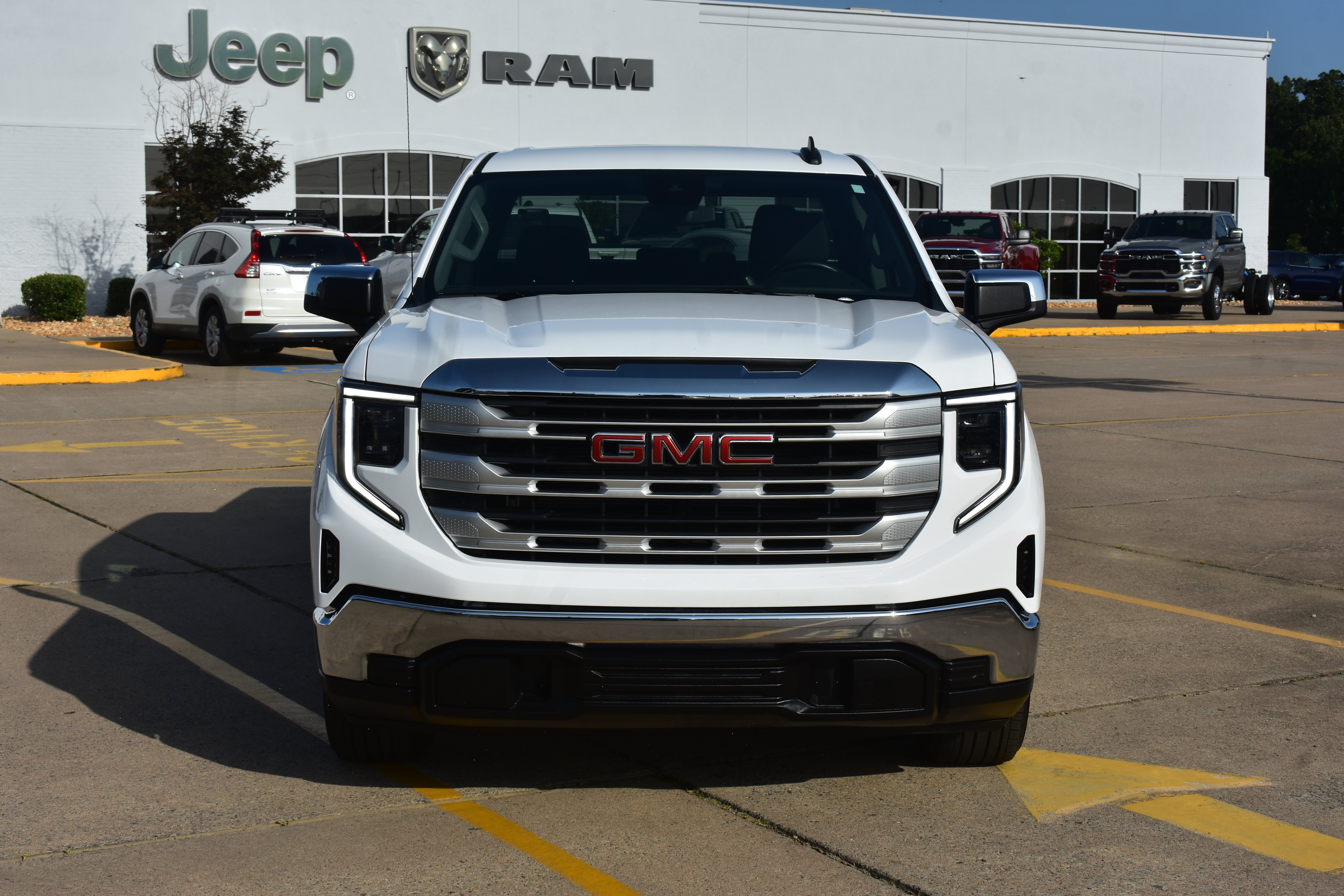 Used 2024 GMC Sierra 1500 SLE with VIN 3GTPHBED9RG361704 for sale in Little Rock