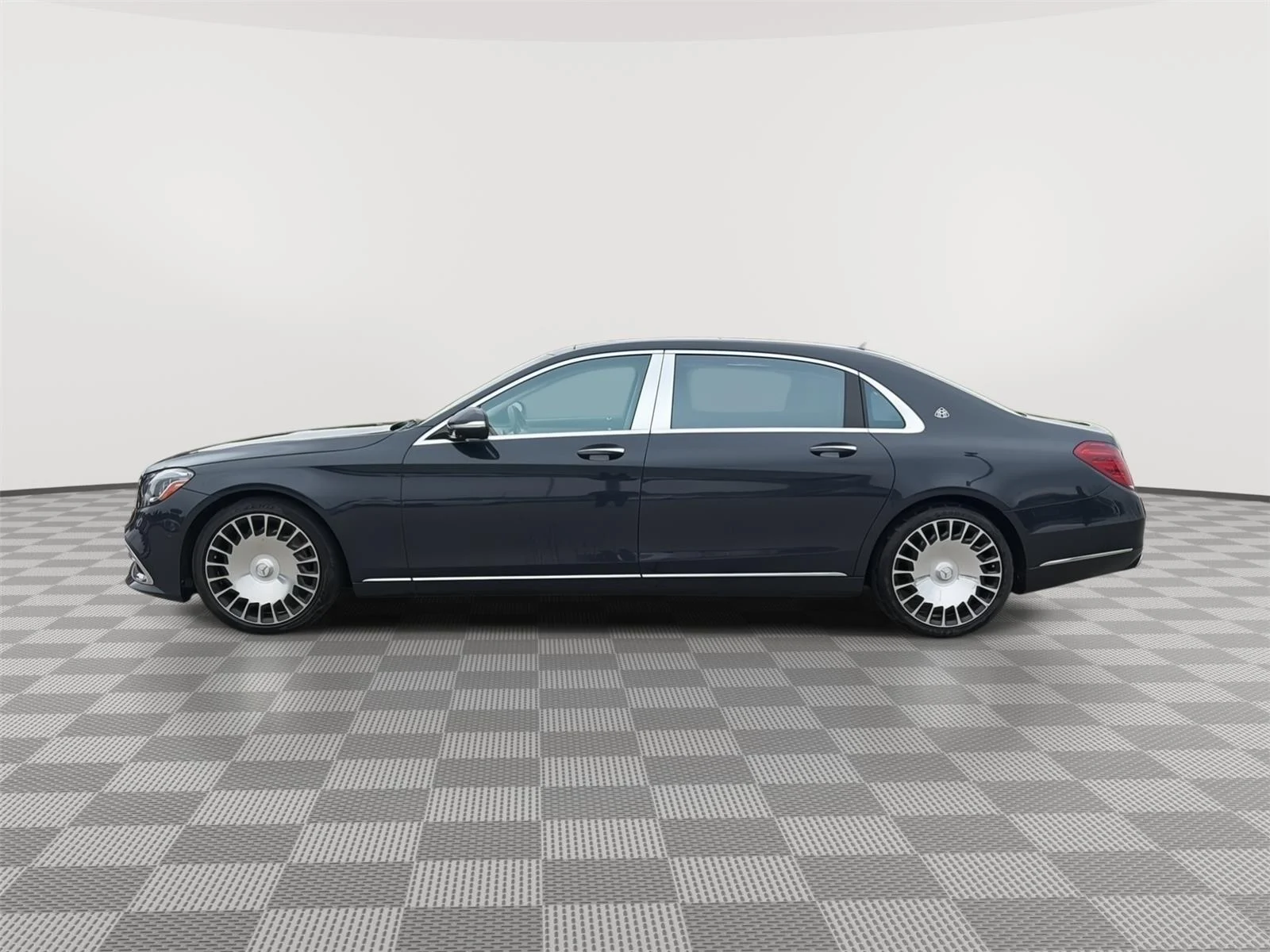 Used 2019 Anthracite Blue Metallic Mercedes-Benz Maybach S 560 image 6