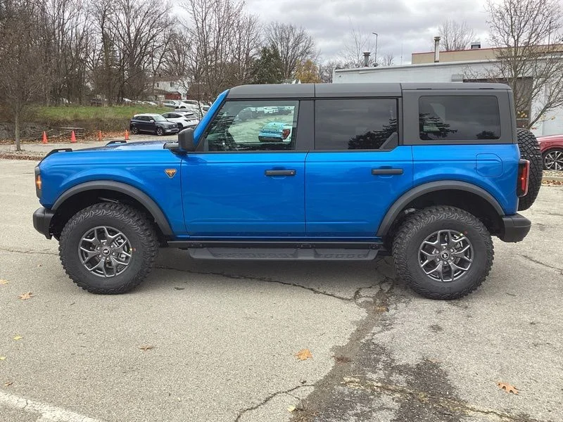 New 2025 Velocity Blue Metallic Ford Badlands® image 4