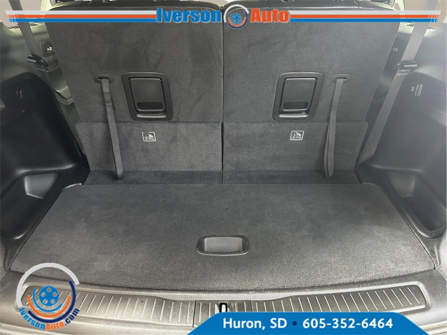 Used 2024 Midnight Sky Jeep Limited image 9