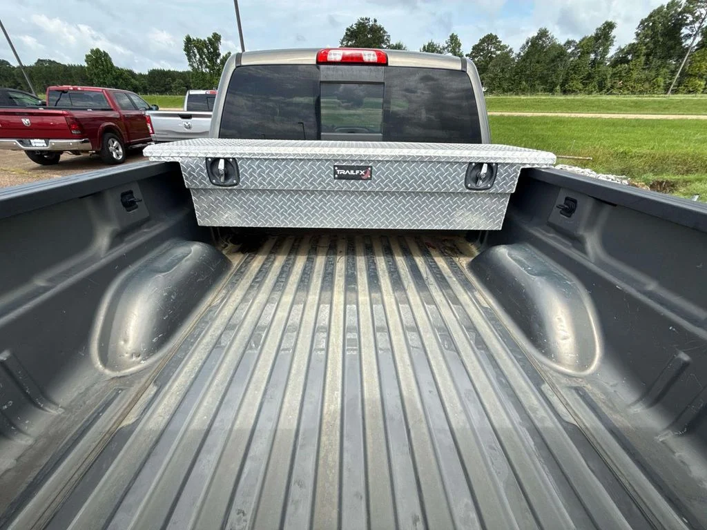 Used 2017 Gray GMC SLT image 16
