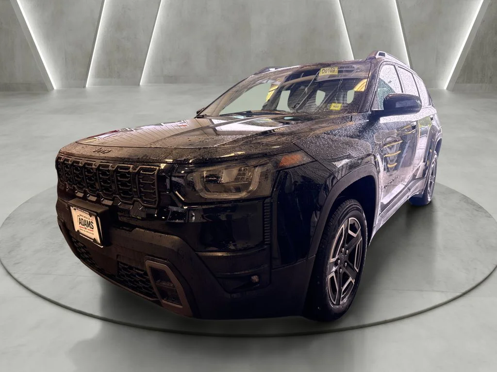 New 2026 Diamond Black Crystal Pearlcoat Jeep Limited image 3