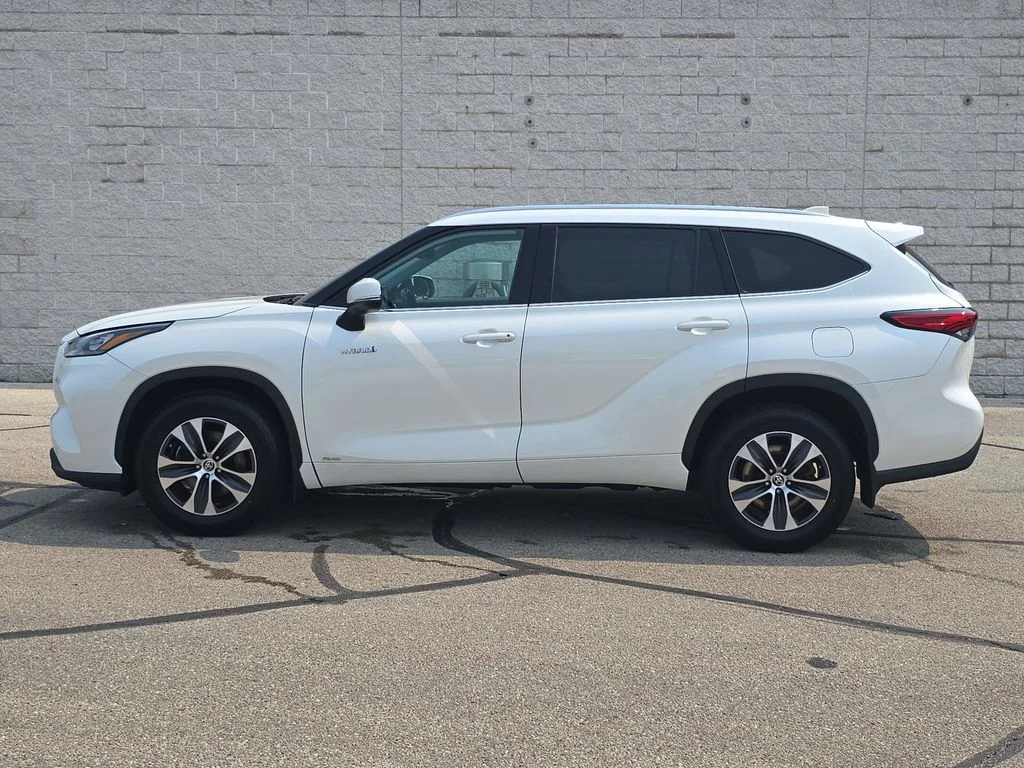 Used 2021  Toyota XLE image 10