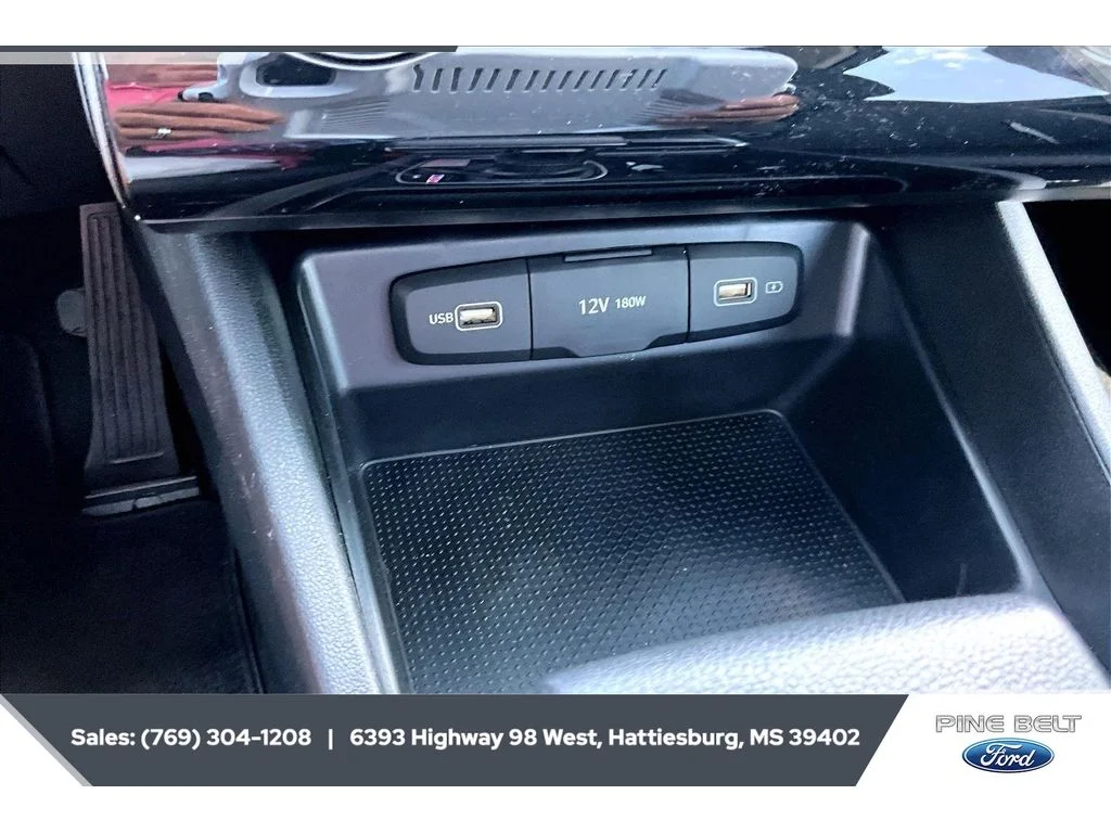Used 2023 Phantom Black Hyundai SE image 24