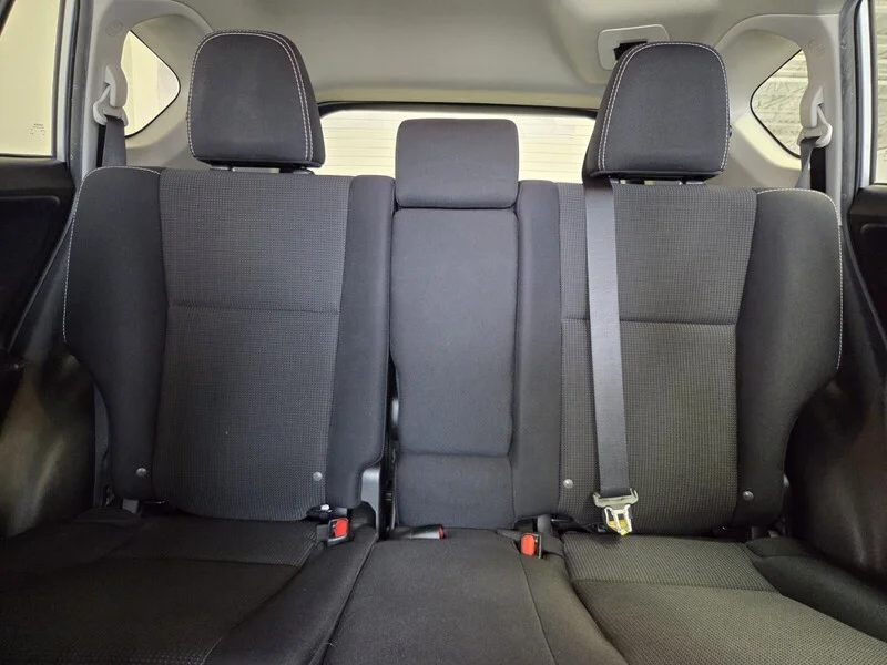 Used 2018 Silver Sky Metallic TOYOTA XLE AWD image 11