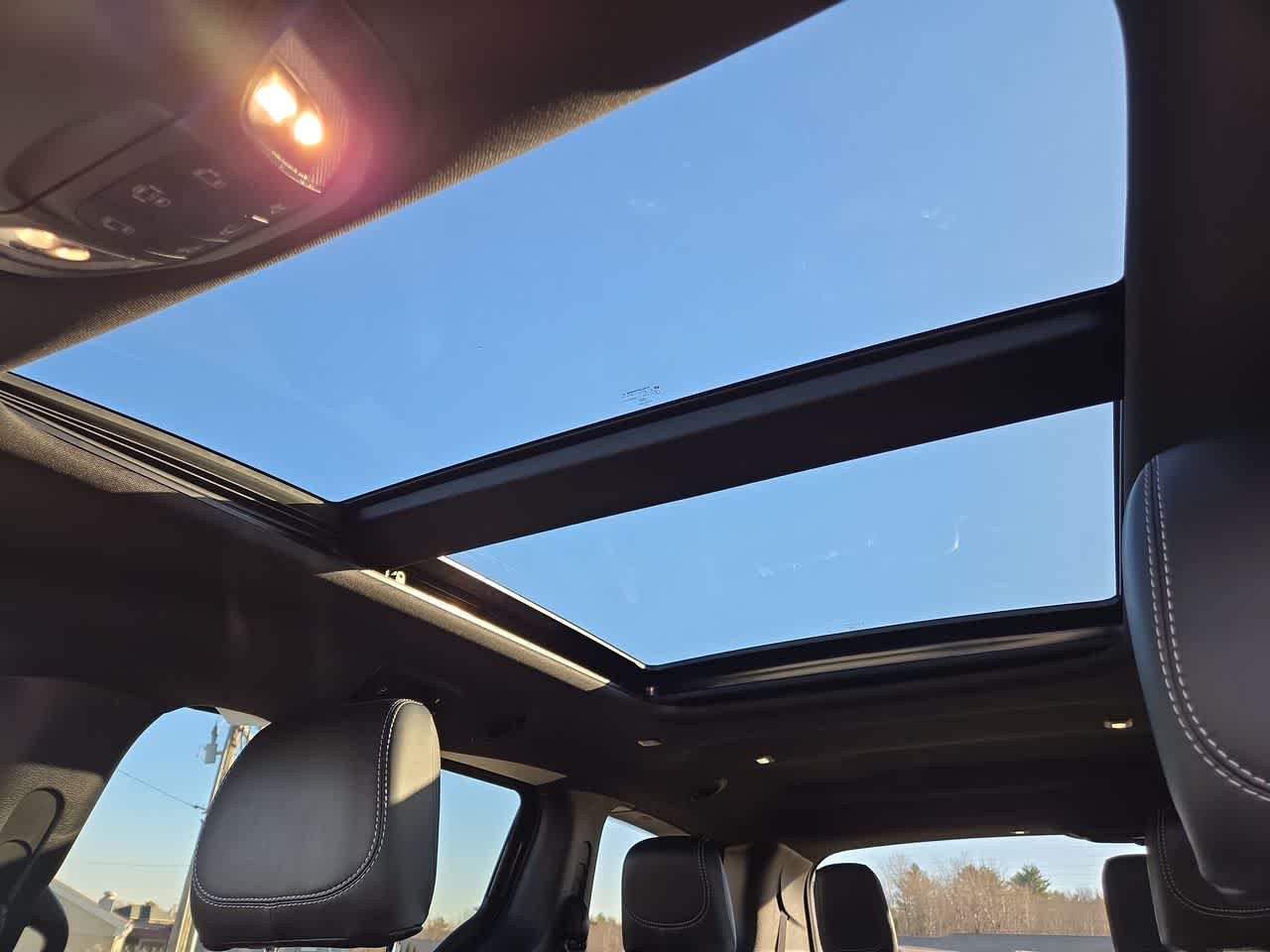 2026 Chrysler Pacifica Select - Photo 11