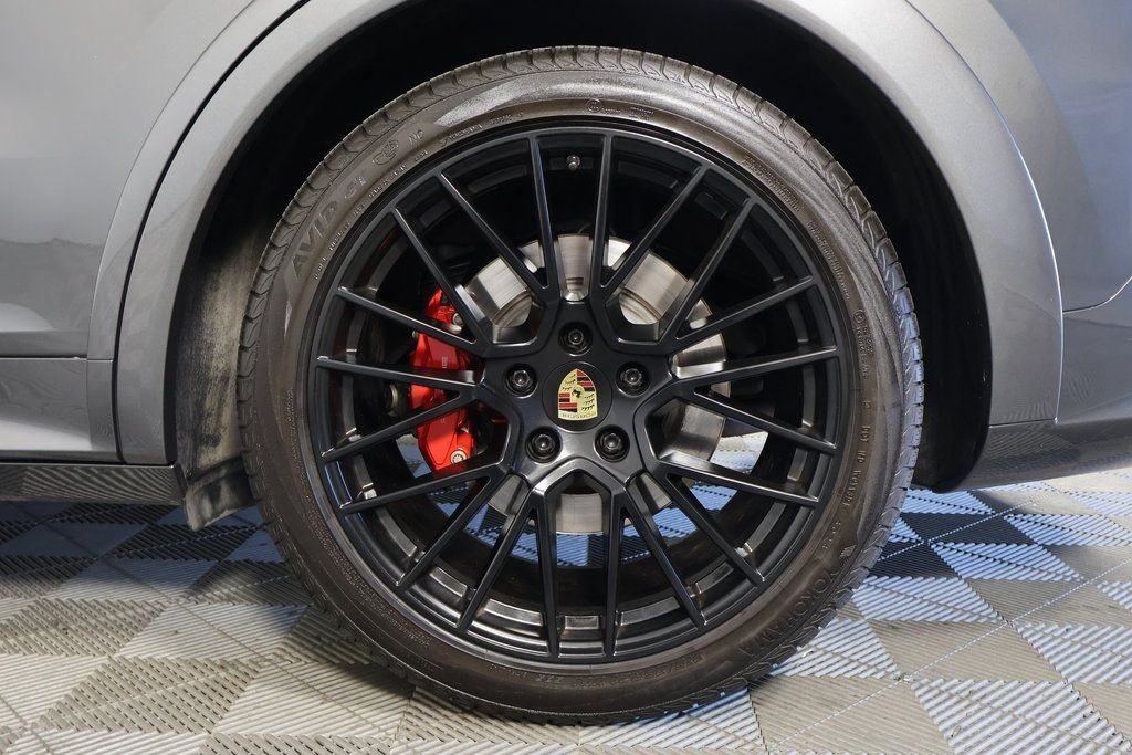 Used 2021  Porsche GTS image 16