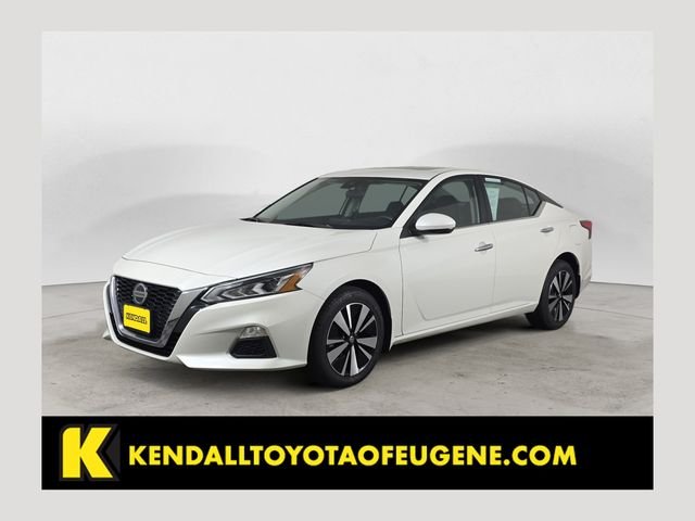 Used 2022 White Nissan 2.5 SV image 1