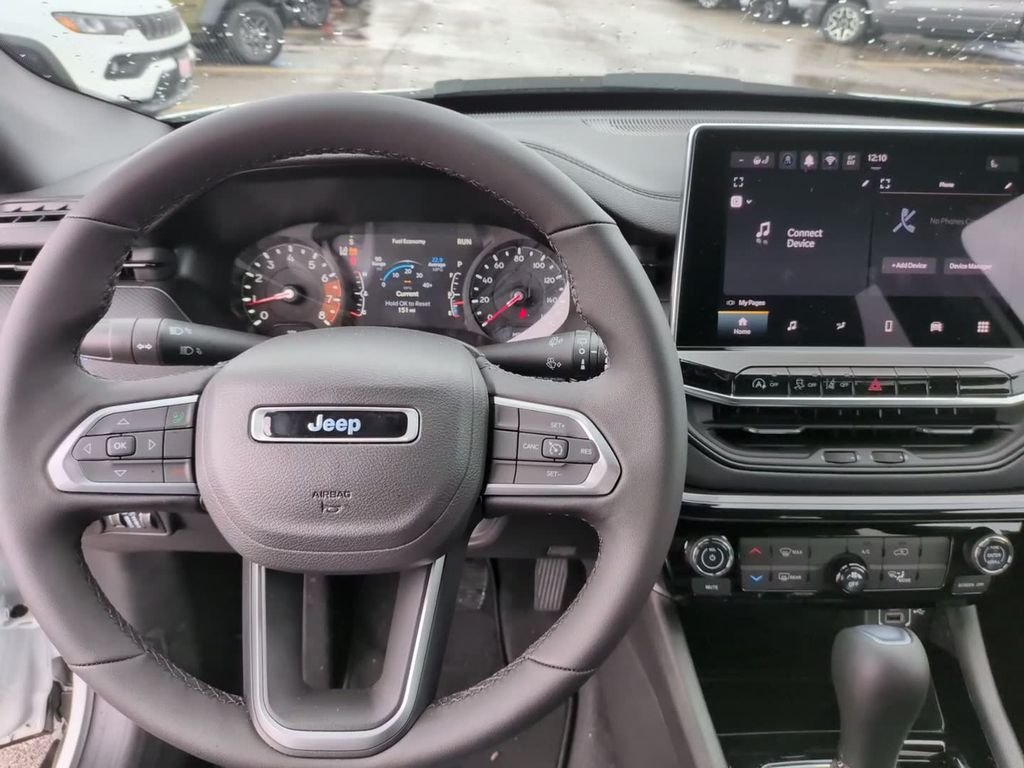 New 2026 White Jeep Latitude image 27