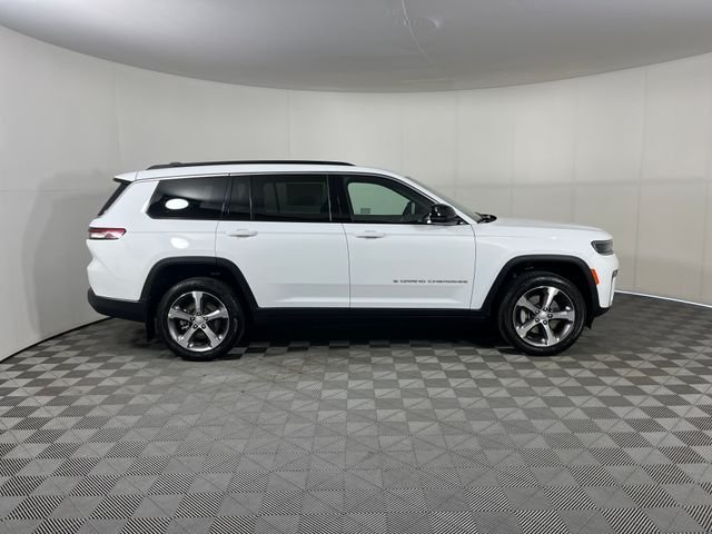 New 2026 Bright White Clear-Coat Exterior Paint Jeep Limited image 4