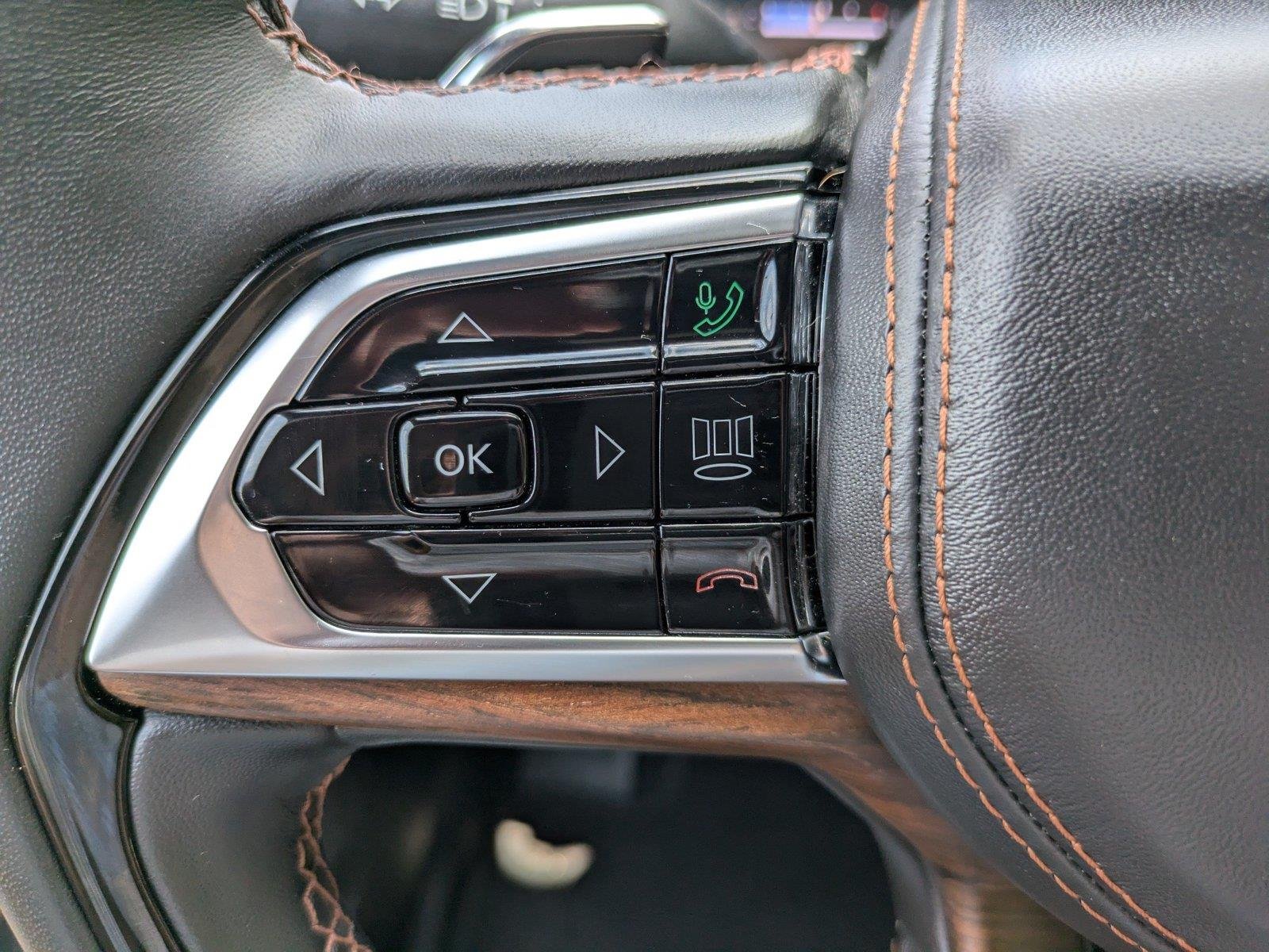 Used 2023 Diamond Black Crystal Pearlcoat Jeep Summit image 26