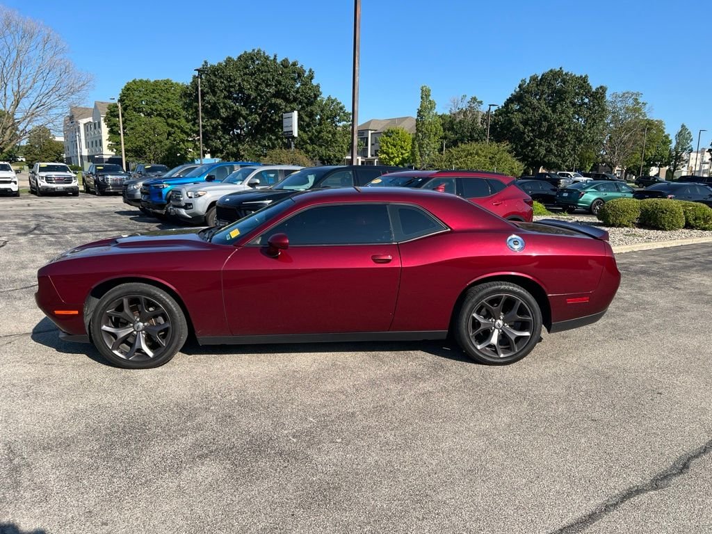 Used 2019 Red Dodge SXT image 5
