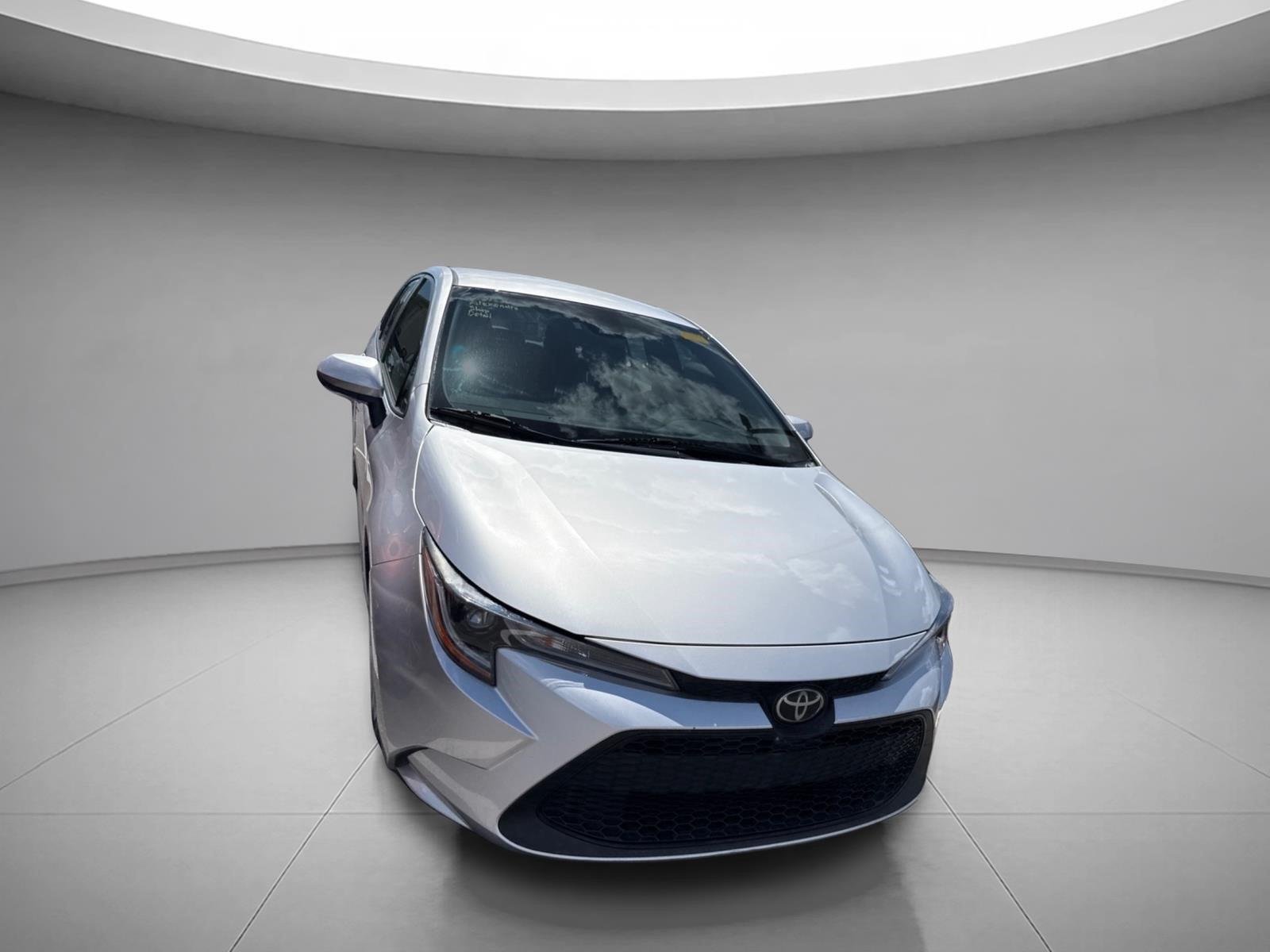 Used 2020 Classic Silver Metallic Toyota LE image 23