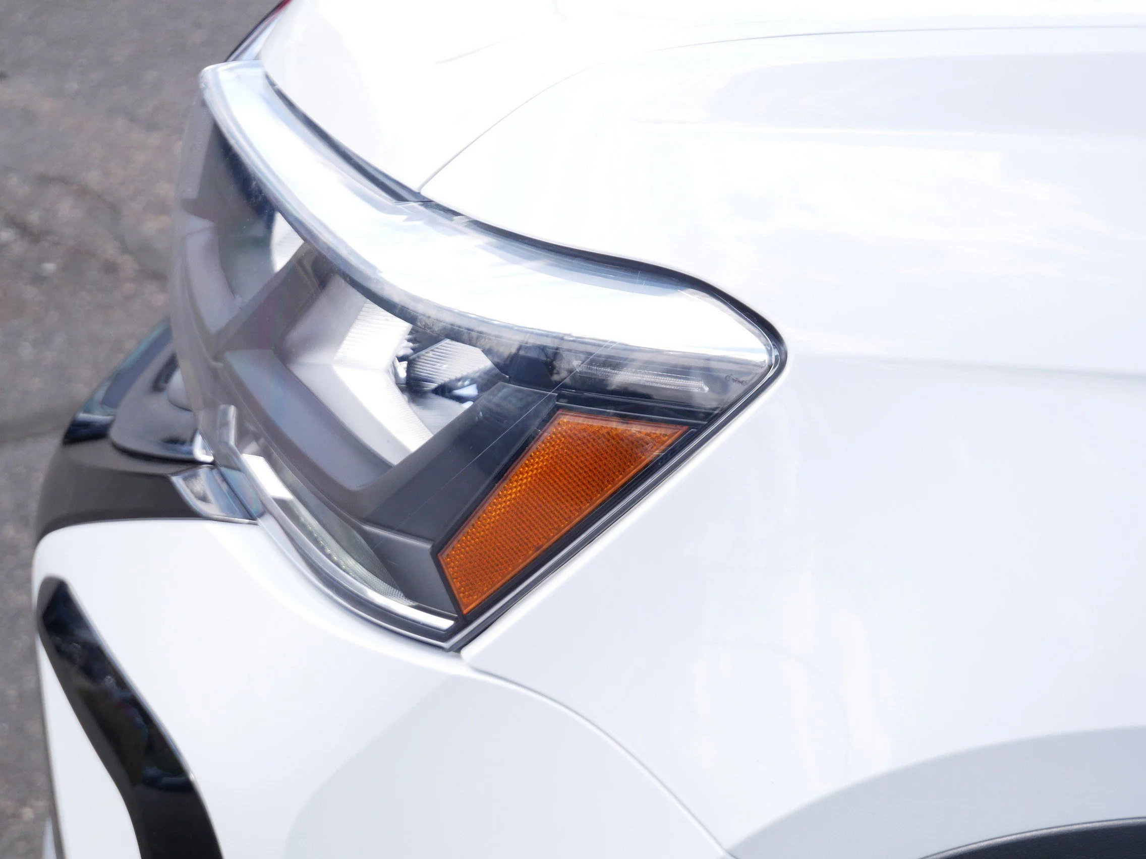 Used 2022 Pure White Volkswagen SE image 16