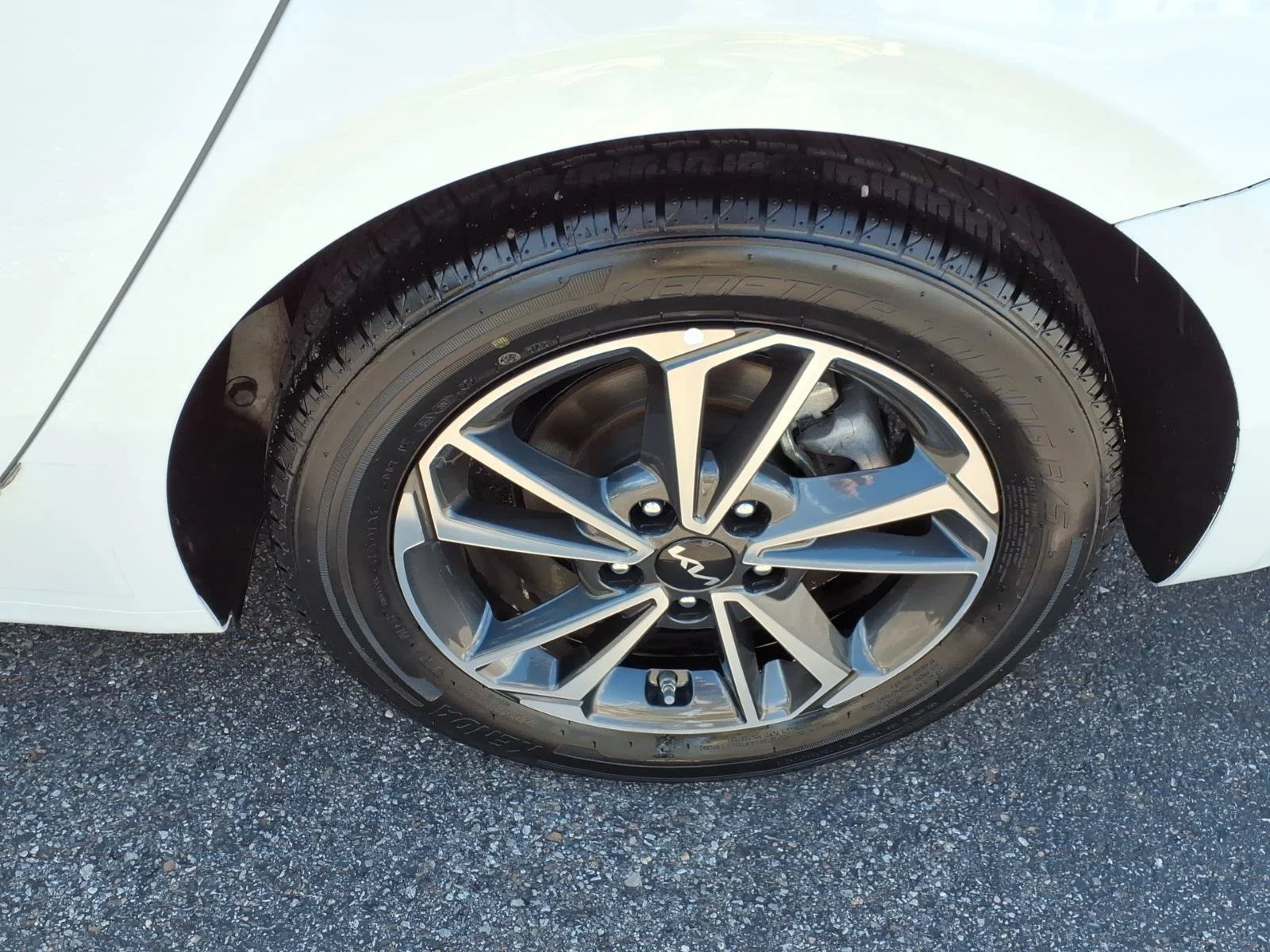 Used 2023 Snow White Pearl Kia LXS image 12