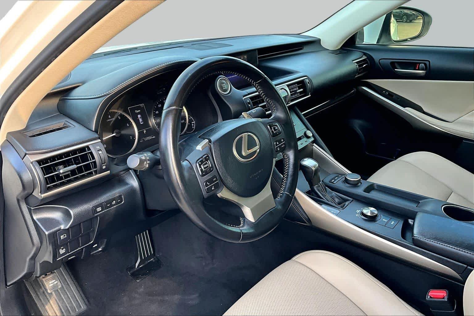 Used 2018 Eminent White Pearl Lexus  image 17