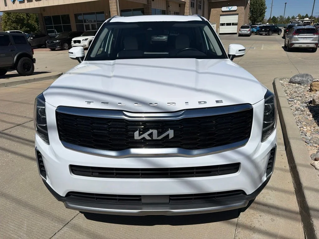 Used 2022 White Kia S image 2