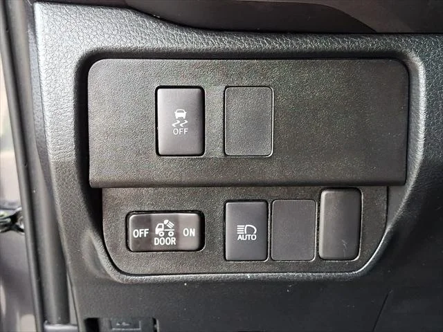 Certified Used 2021 MAGNETIC GRAY MET. Toyota  image 27