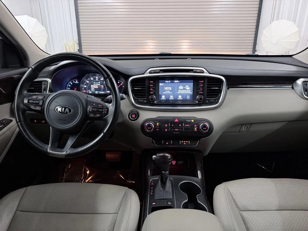 Used 2017 Snow White Pearl Kia EX image 22