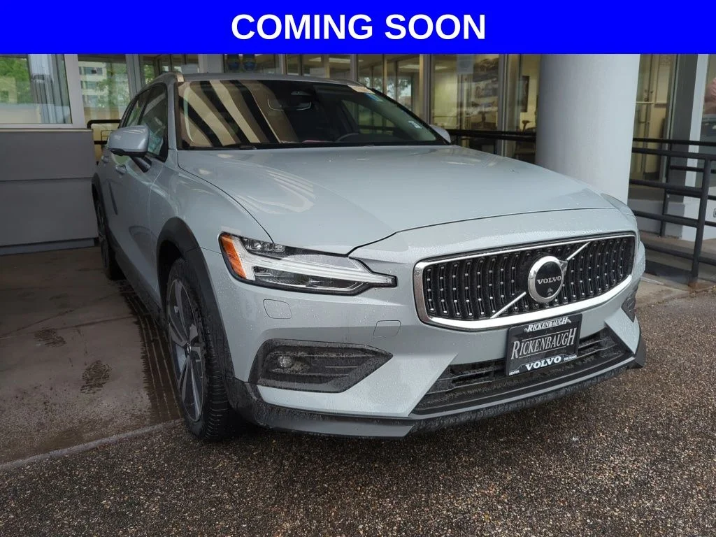 2025 Volvo V60 Cross Country
