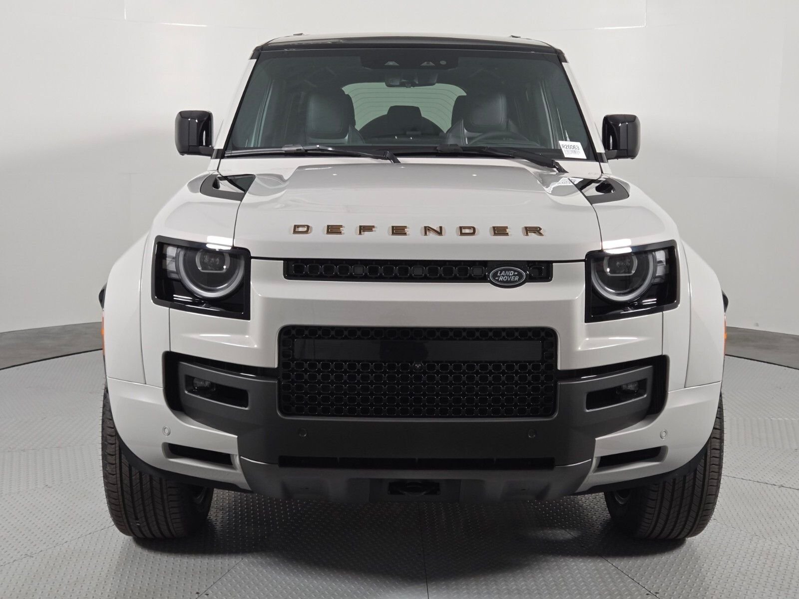 2026 Land Rover Defender OCTA - Photo 8