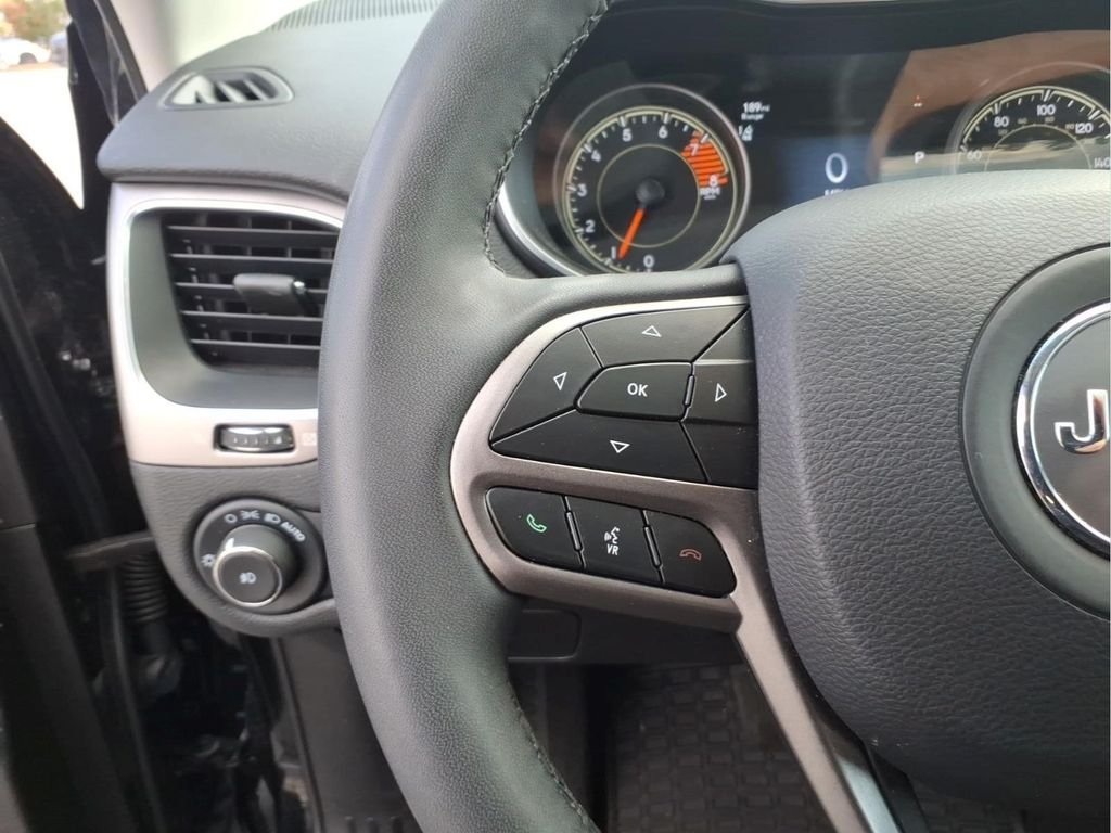Used 2022 Black Jeep Latitude Lux image 20