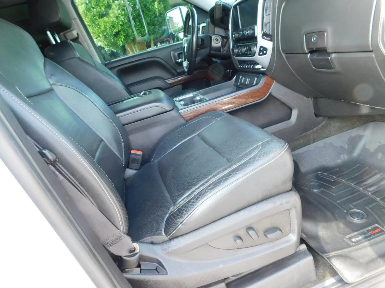 Used 2016 White GMC 4WD Crew Cab 143.5 in SLT image 18