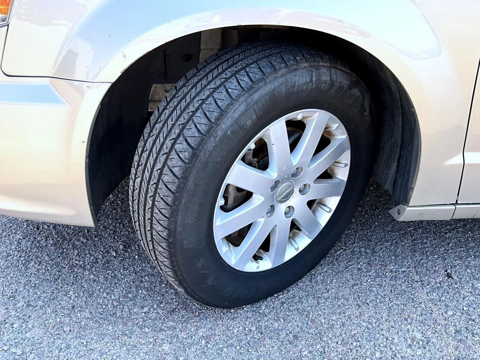 Used 2014 Beige Chrysler Touring image 23