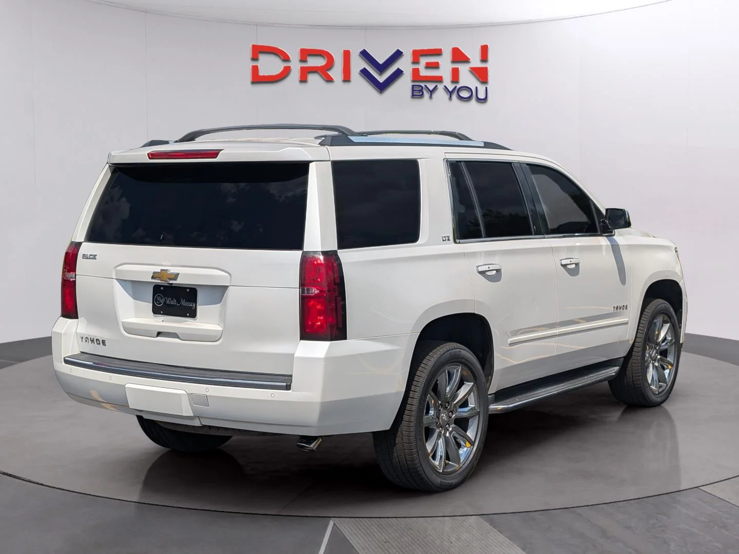 Used 2016 Iridescent Pearl Tricoat Chevrolet LTZ image 4