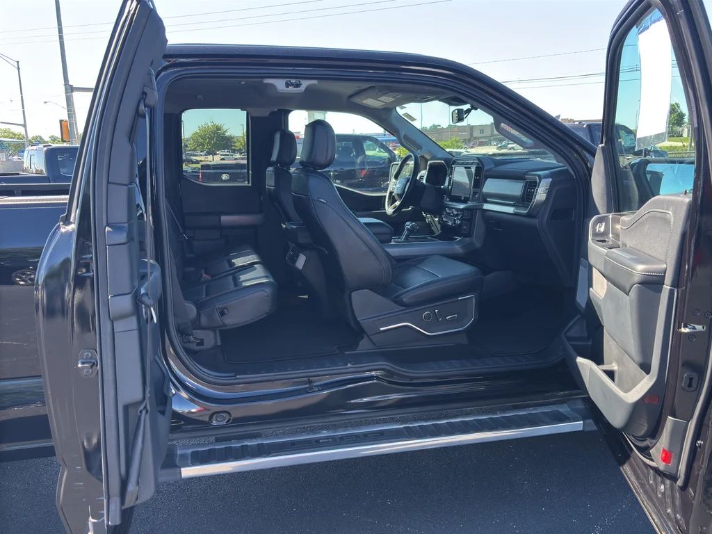 Used 2022 Agate Black Metallic Ford LARIAT image 13