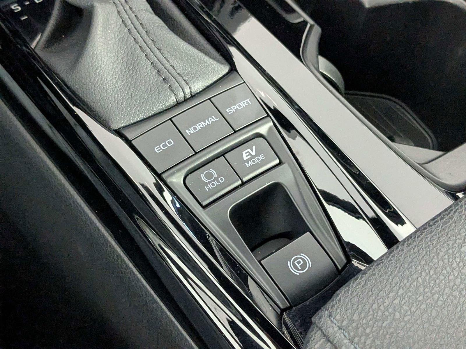 2025 Toyota Camry XSE - Photo 24