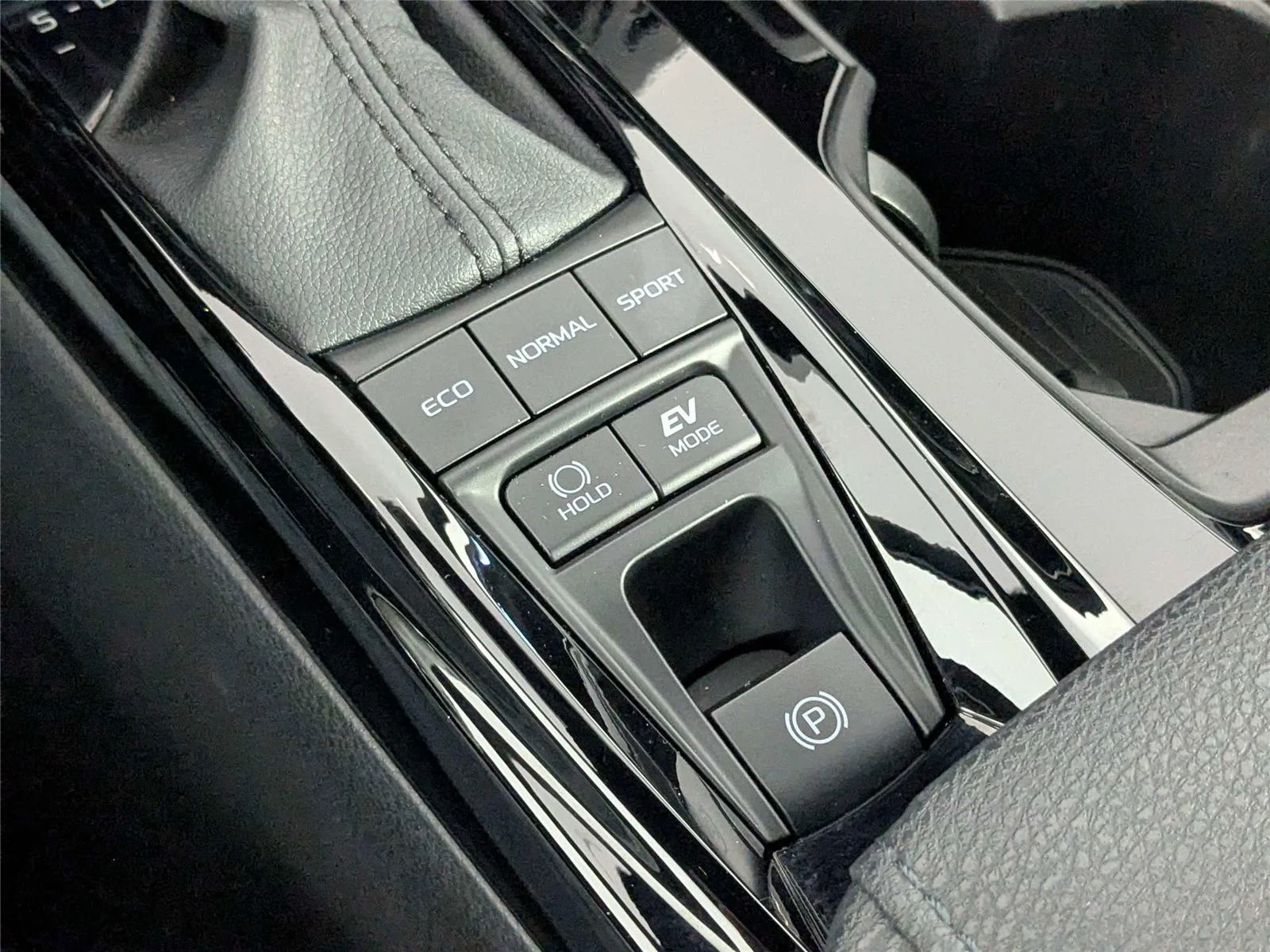 2025 Toyota Camry XSE - Photo 24