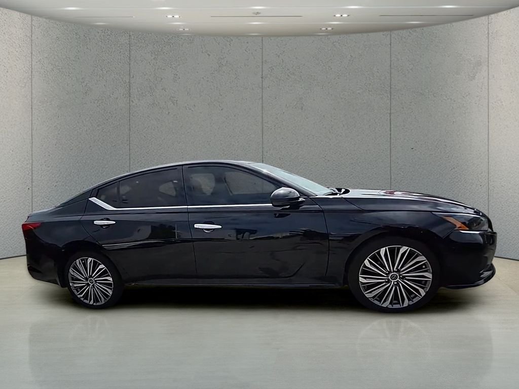 Used 2025 Black Nissan 2.5 SL image 38