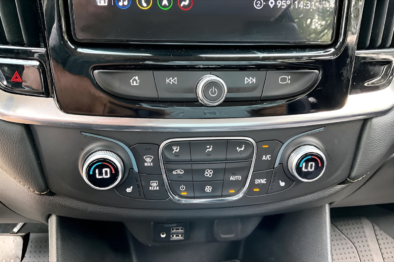Used 2021  Chevrolet RS image 25