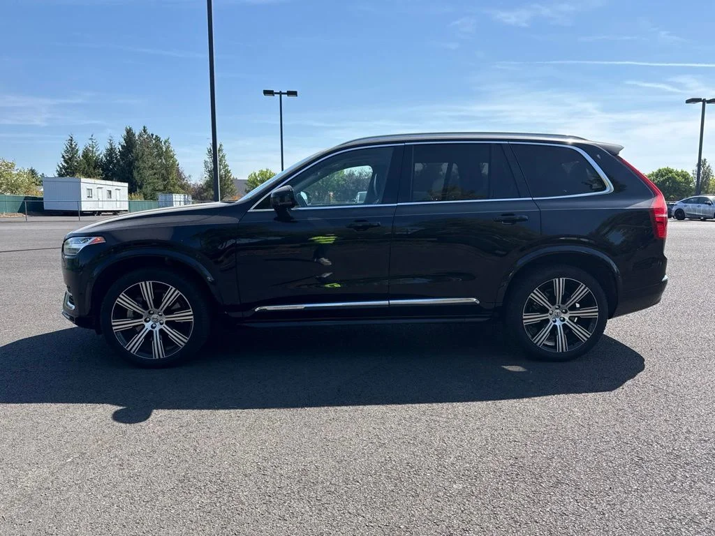 Used 2024 Onyx Black Metallic Volvo Ultimate image 4