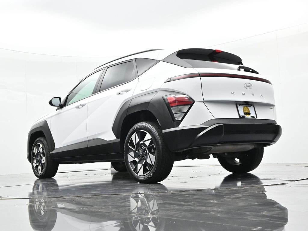Used 2025 White Hyundai SEL AWD image 20