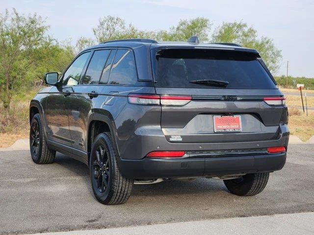 Used 2025 Baltic Gray MET Jeep Laredo 4x2 image 5