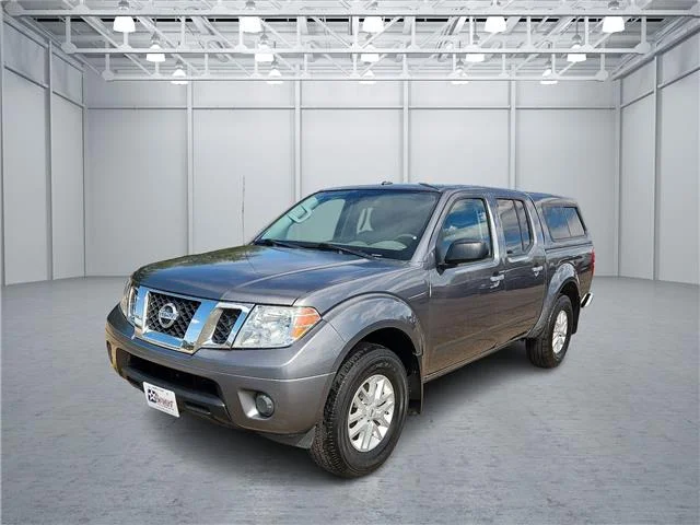Used 2018 Gray Nissan SV 4x4 Crew Cab 6 ft. box 139.9 in. WB image 1