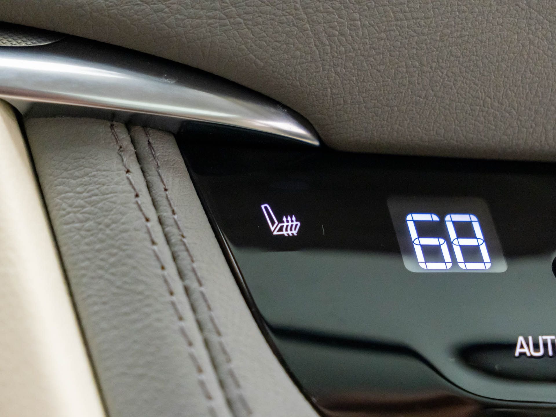Used 2025 Black Cadillac Premium Luxury image 28