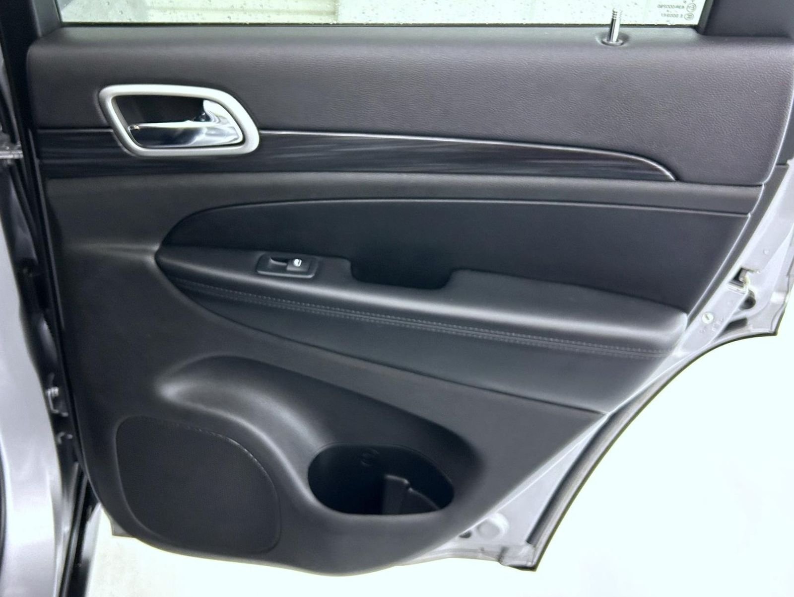 Used 2019 Silver Jeep Laredo E image 17