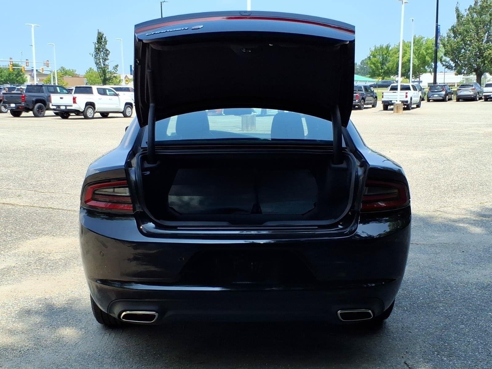 Used 2022 Pitch Black Clearcoat Dodge SXT image 29