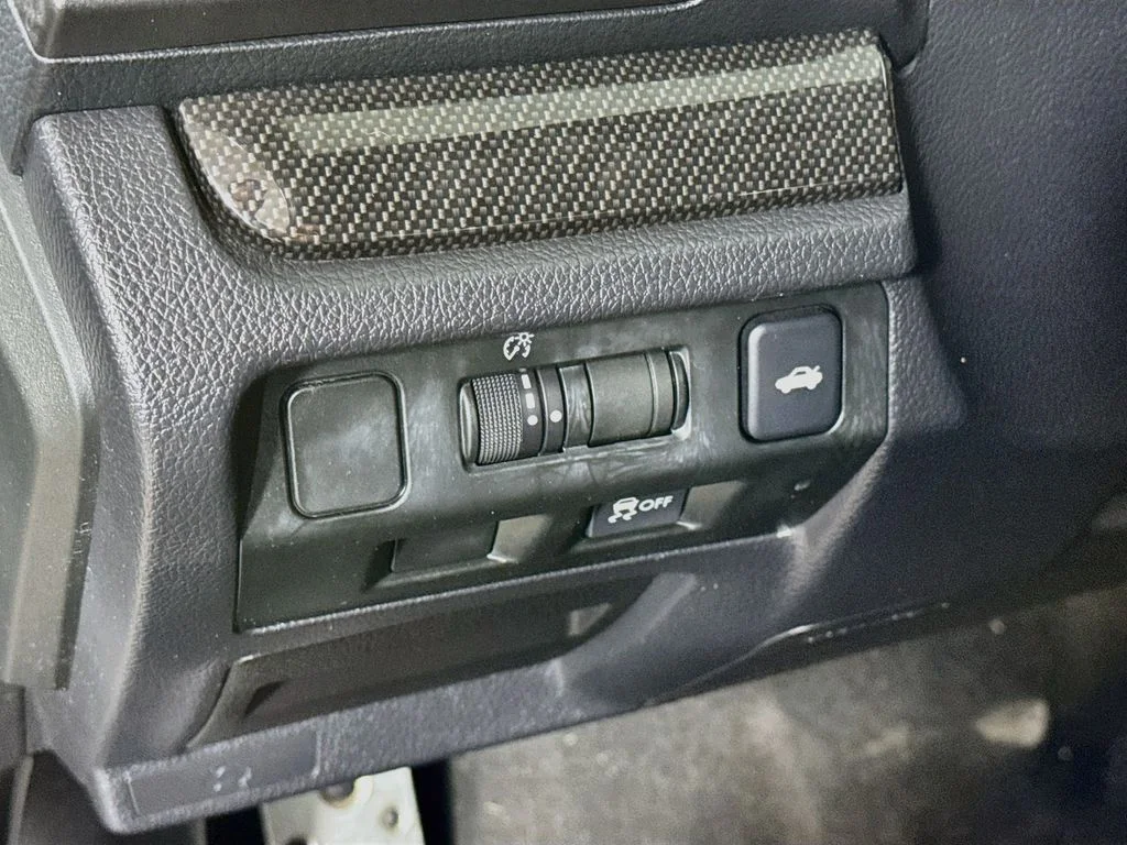 Used 2016 Gray Subaru Base image 10