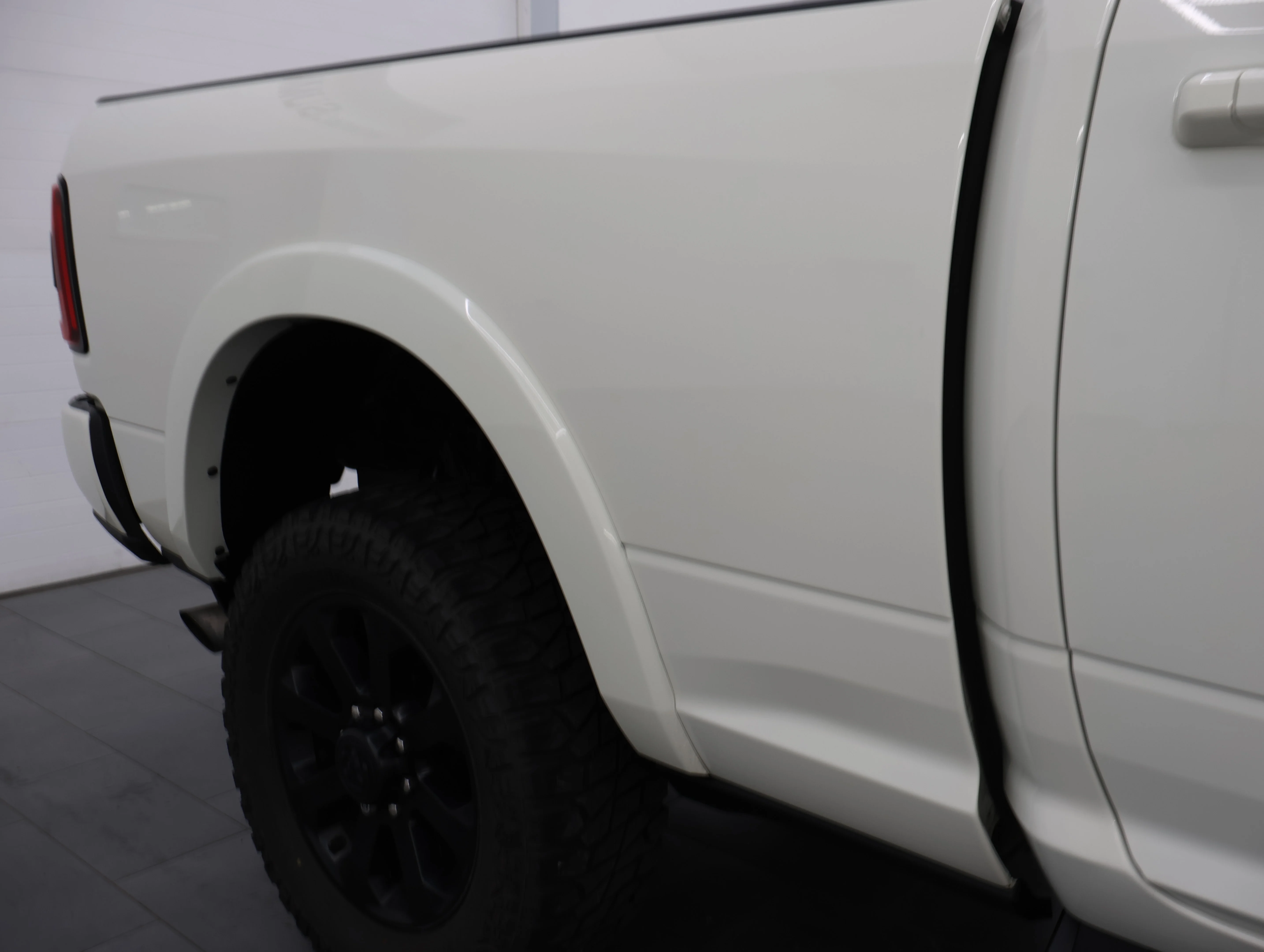 Used 2022 Pearl White Ram Laramie image 27