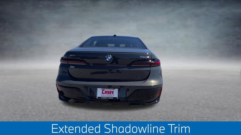 New 2026 Dravit Grey Metallic BMW 750e xDrive image 10