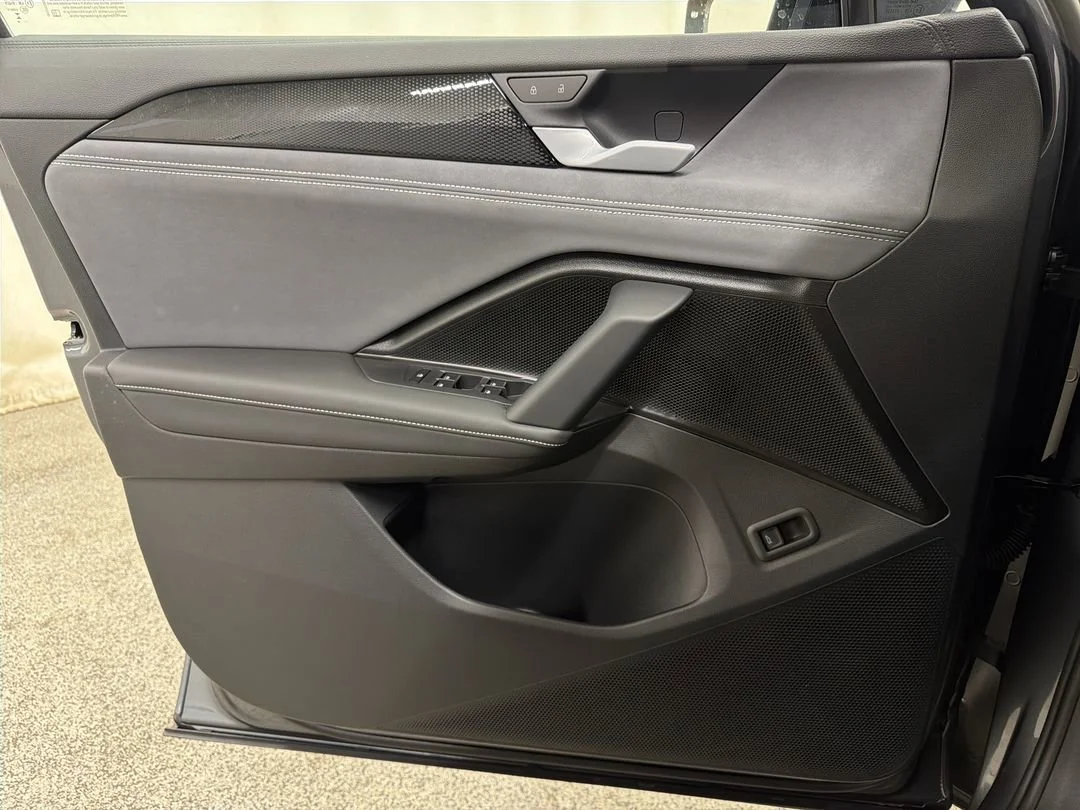New 2026 Platinum Gray Metallic Volkswagen SE image 18