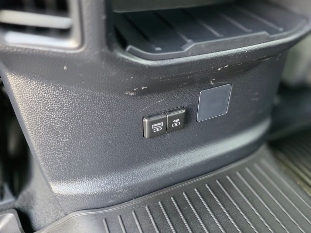 2025 Toyota Tundra Limited - Photo 18